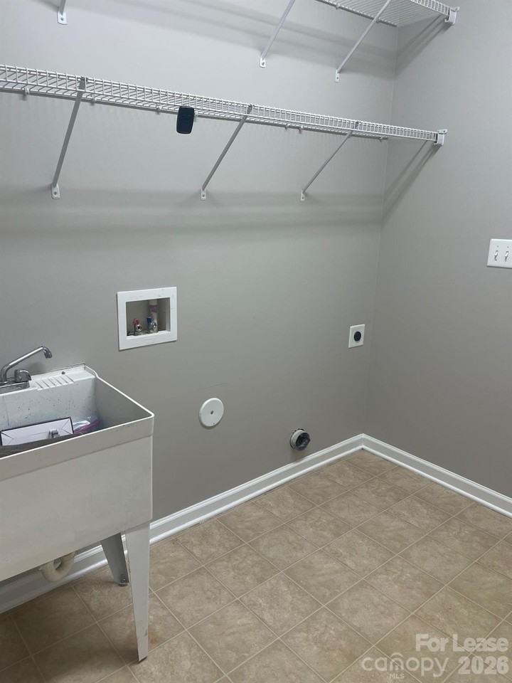 13606 Delstone Dr - Photo 3 of 28