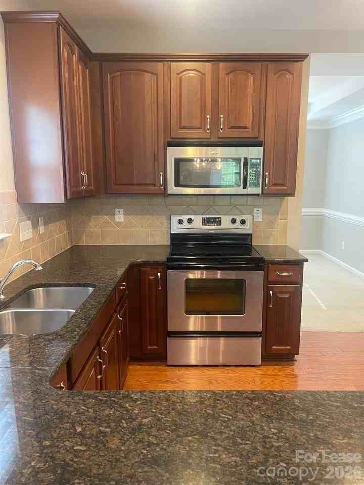 13606 Delstone Dr - Photo 6 of 28