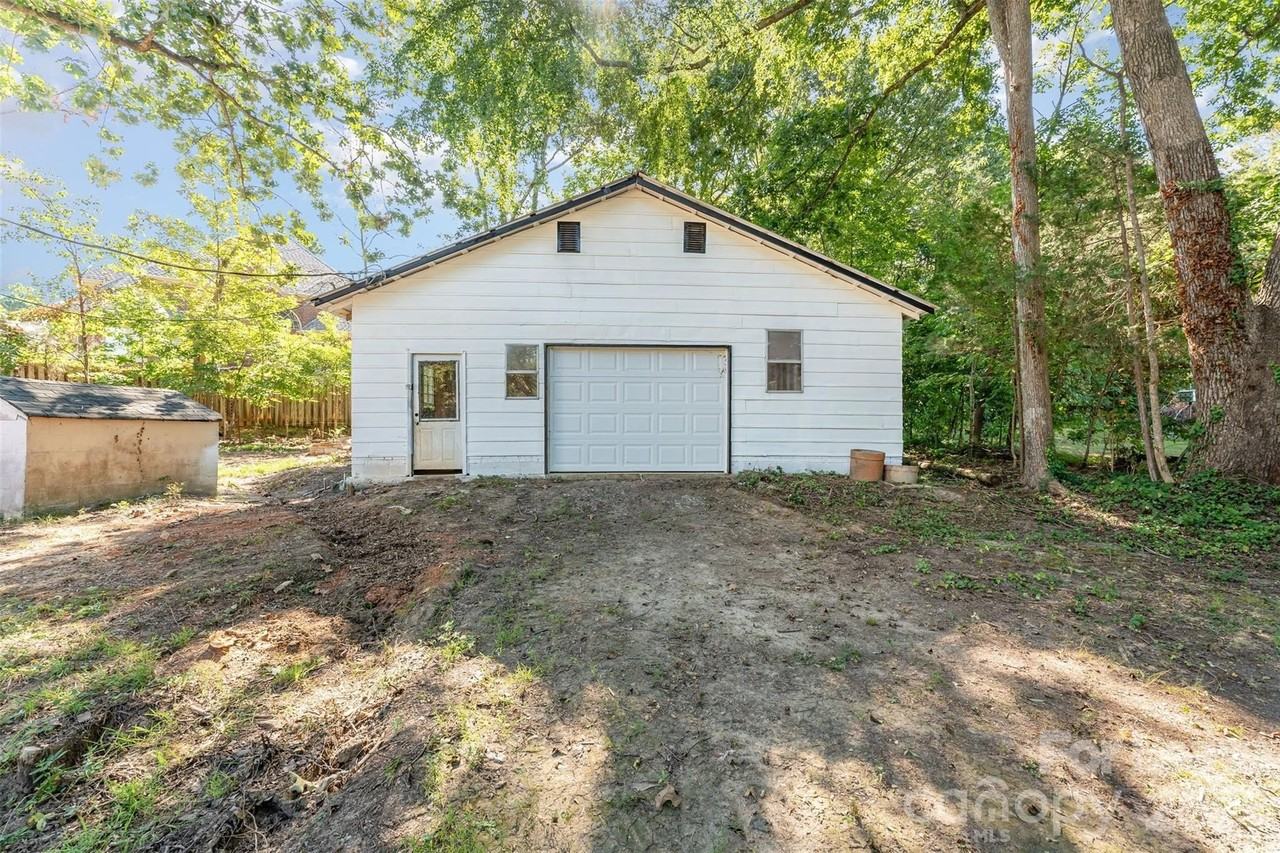 1906 New Garden Rd - Photo 4 of 35