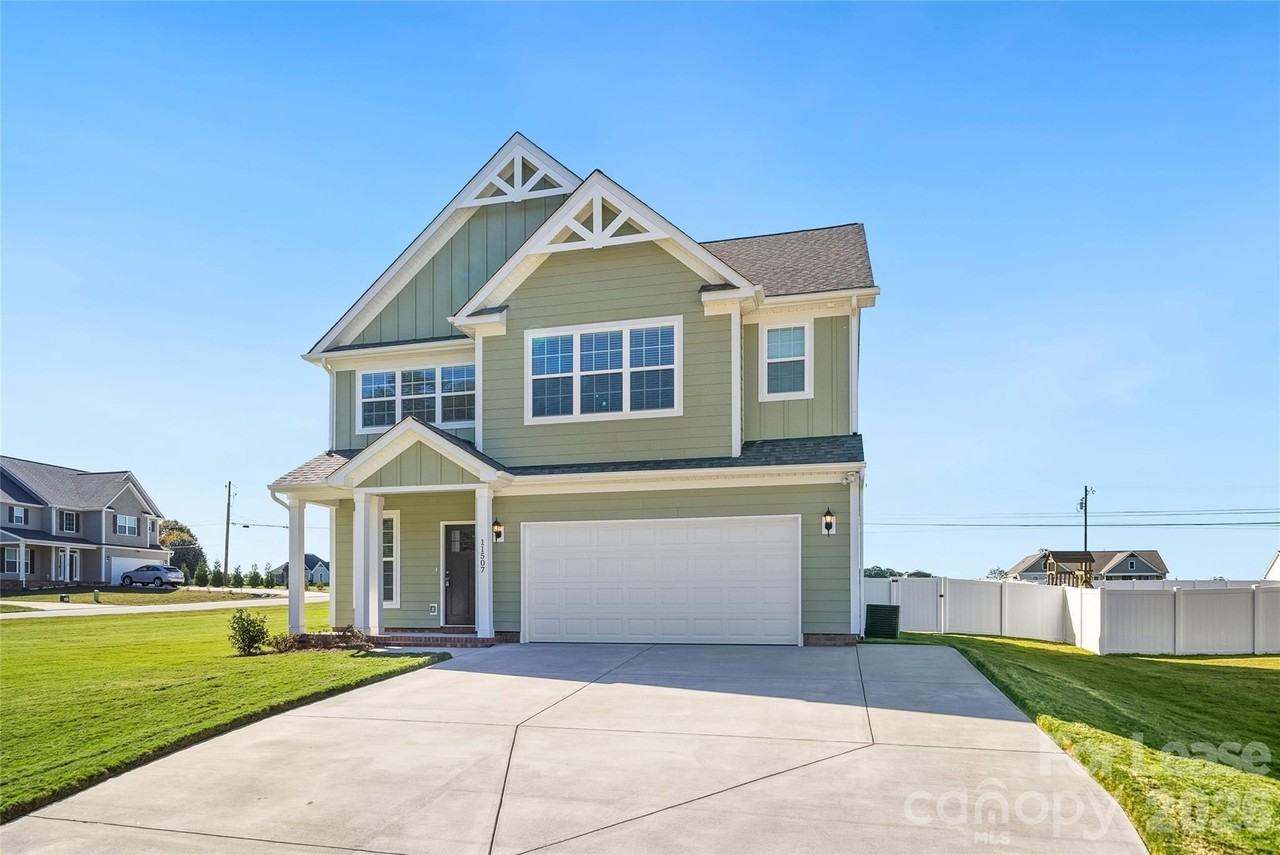 11507 Valley Oaks Ln - Photo 2 of 45