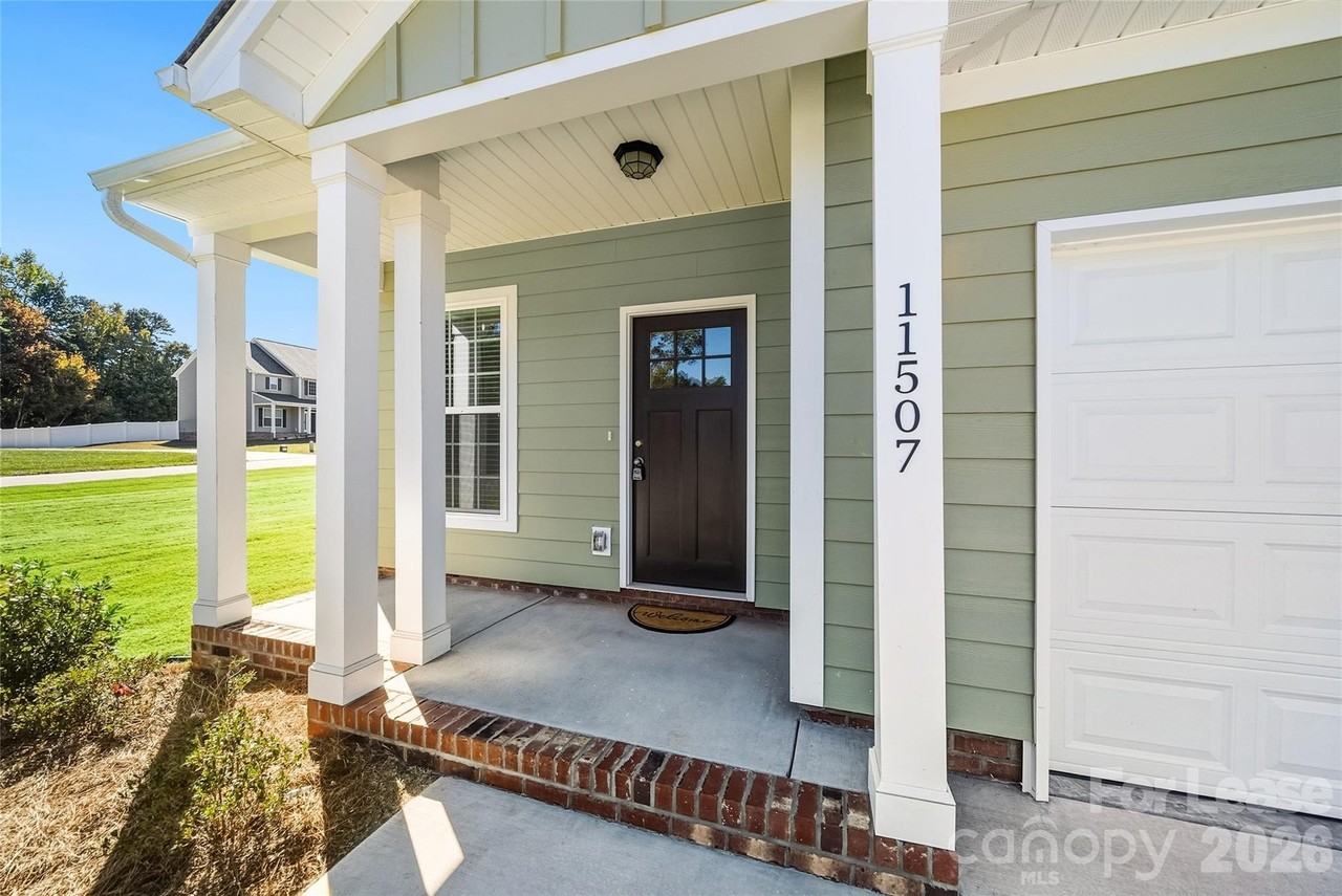 11507 Valley Oaks Ln - Photo 4 of 45