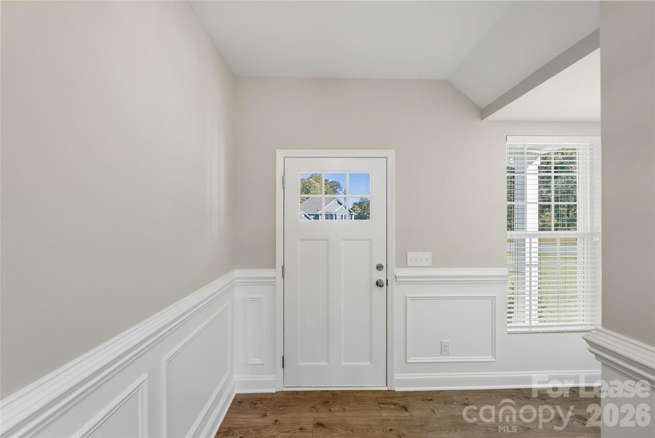 11507 Valley Oaks Ln - Photo 5 of 45