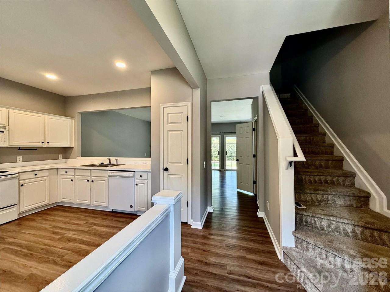 2754 Thornbush Ct - Photo 4 of 31