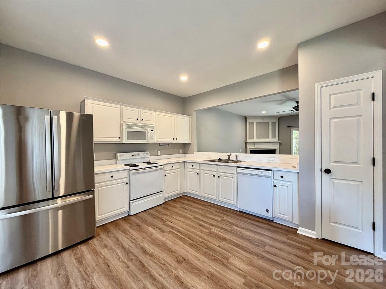 2754 Thornbush Ct - Photo 7 of 31