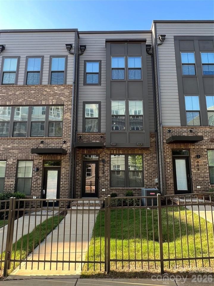 448 W Tremont Ave