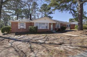 featured image of 1813 Fairlawn Cir