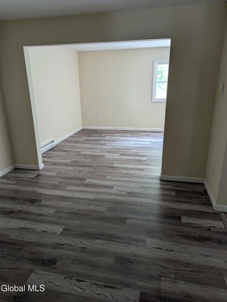 30 Clubhouse Dr - Photo 2 of 10