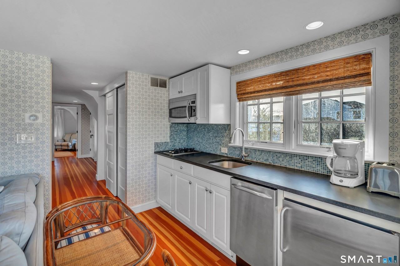 165 Middle Beach Rd - Photo 6 of 14