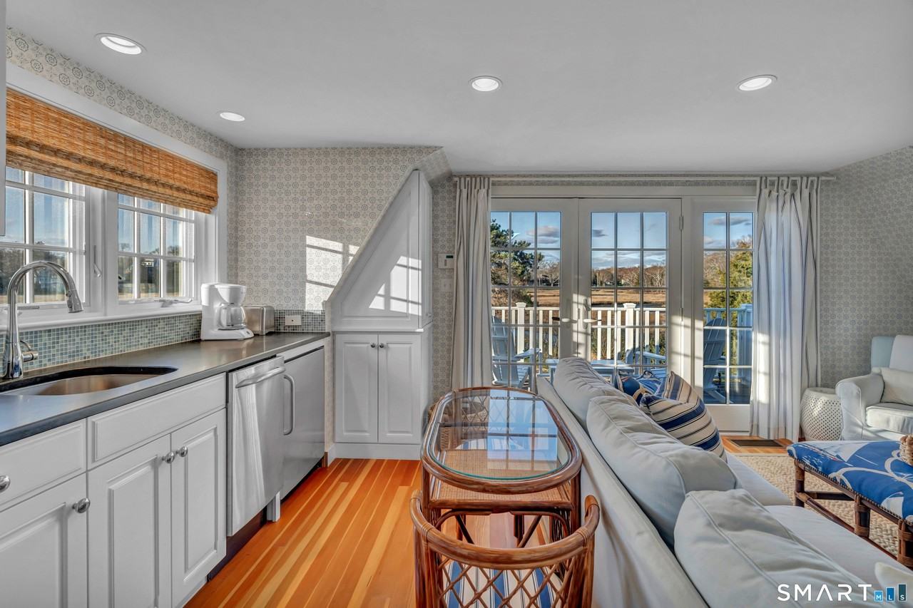165 Middle Beach Rd - Photo 7 of 14