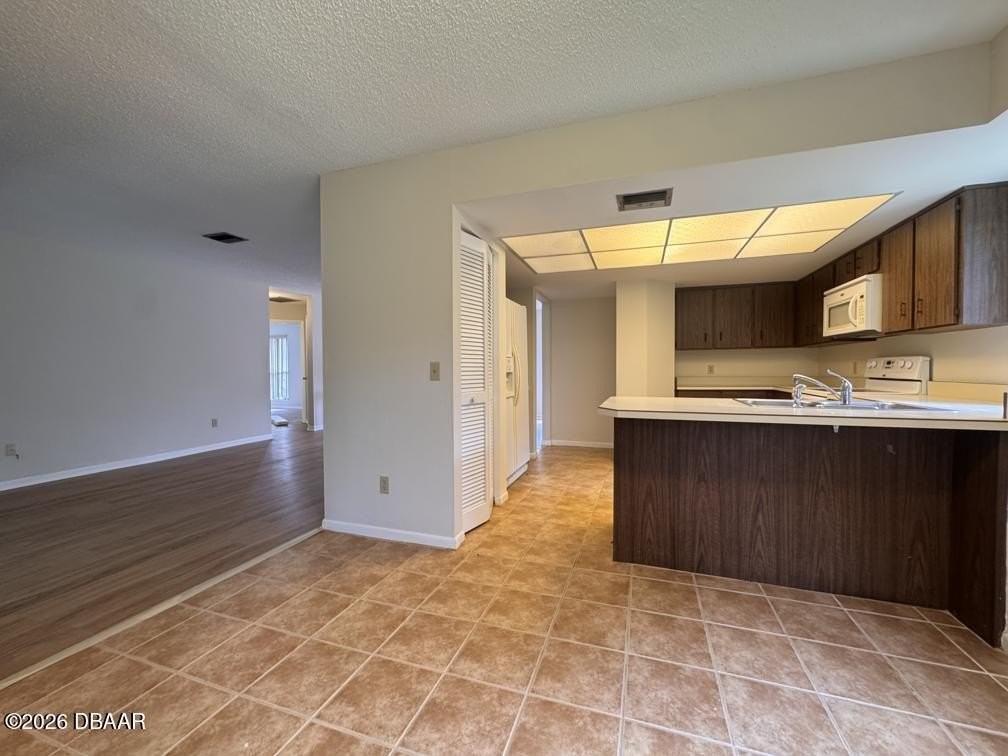 36 Oxford Ln - Photo 7 of 24
