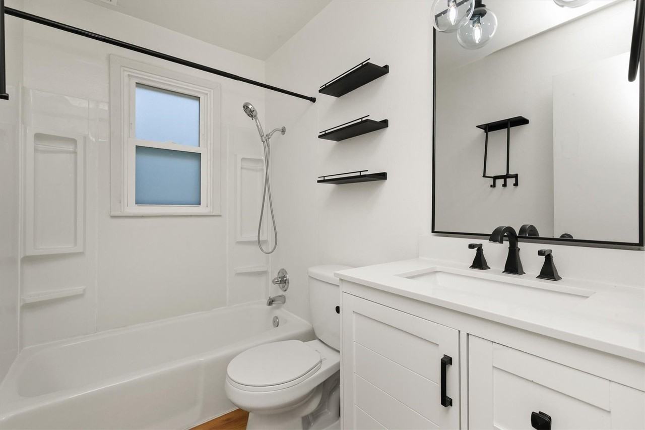 102 Nw Sharmin Dr - Photo 3 of 13