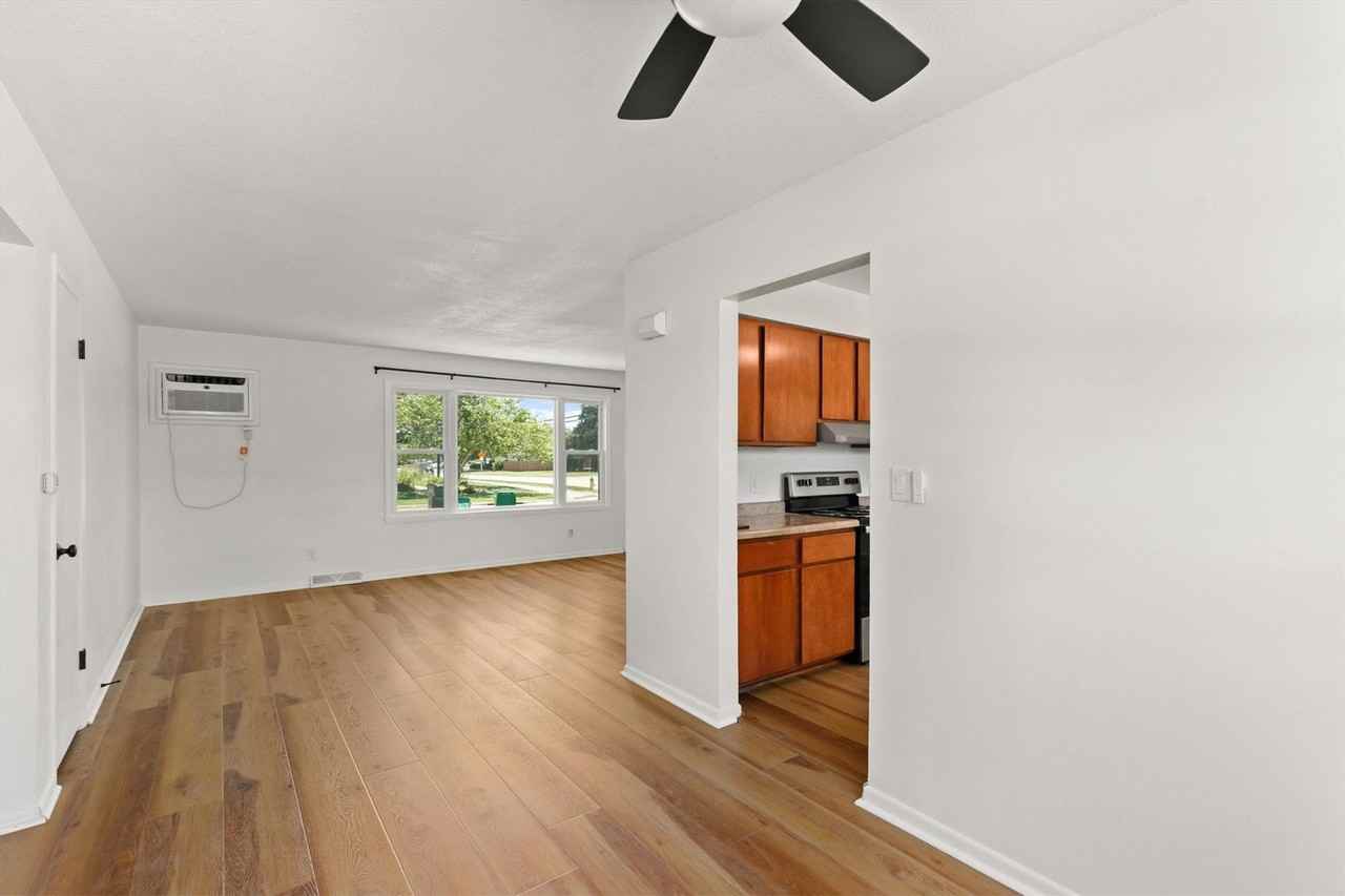 102 Nw Sharmin Dr - Photo 5 of 13