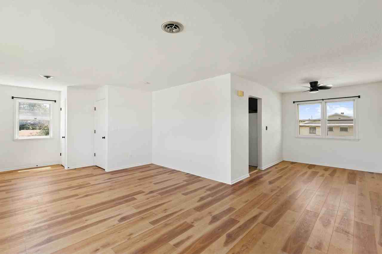 104 Nw Sharmin Dr - Photo 2 of 13
