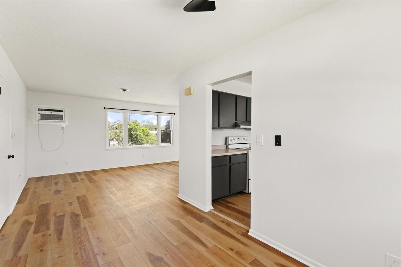 104 Nw Sharmin Dr - Photo 4 of 13