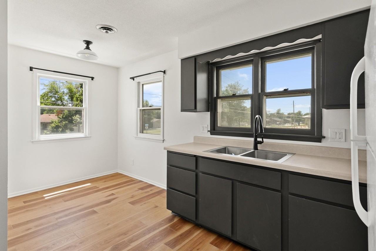 104 Nw Sharmin Dr - Photo 5 of 13