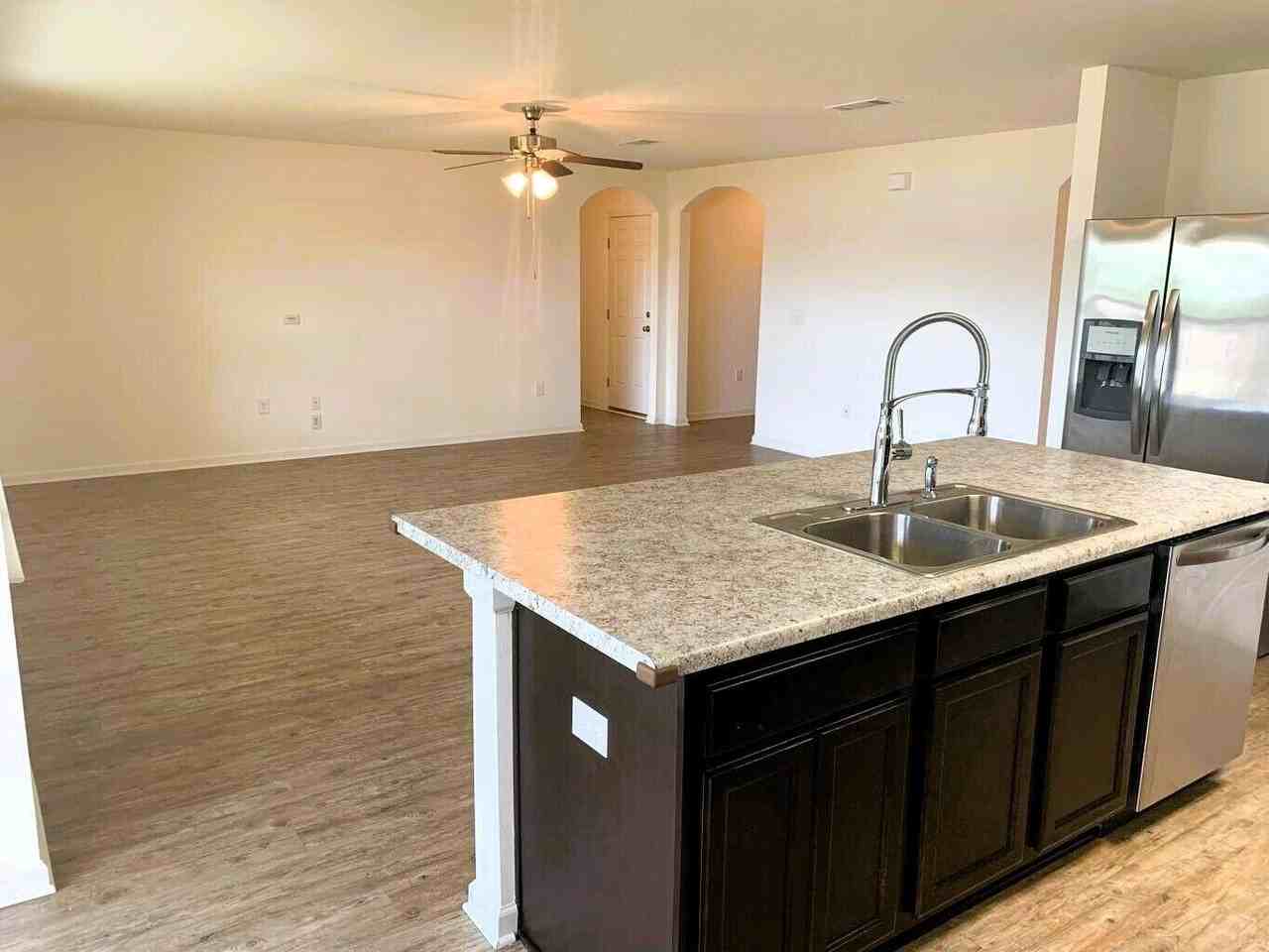 4924 Kensington Ln - Photo 3 of 14
