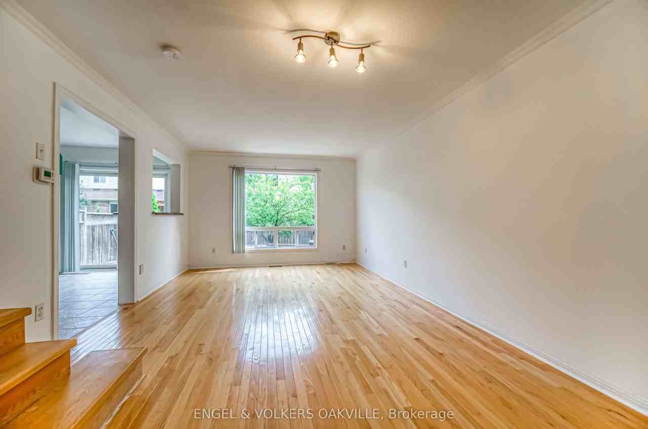 1121 Barclay Cir - Photo 2 of 14