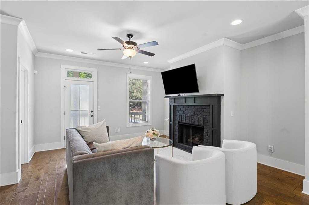 2424 Misty Hollow Pl - Photo 4 of 31