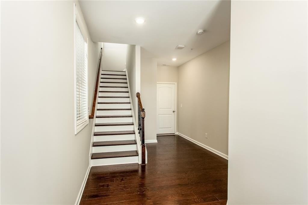 335 Beacons Pl - Photo 6 of 33
