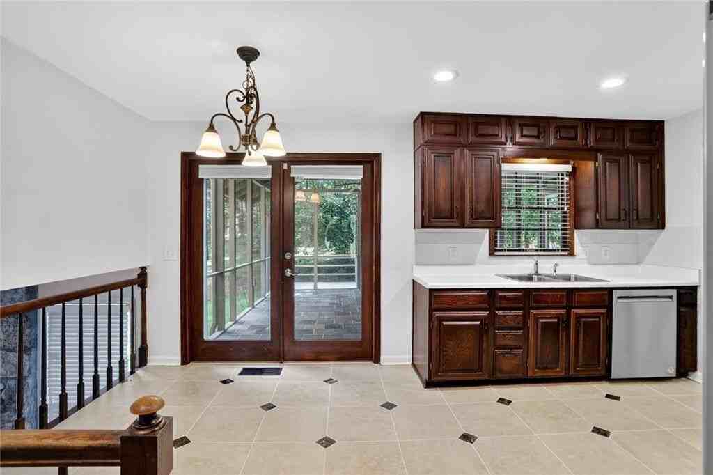 447 Cove Dr Ne - Photo 4 of 20