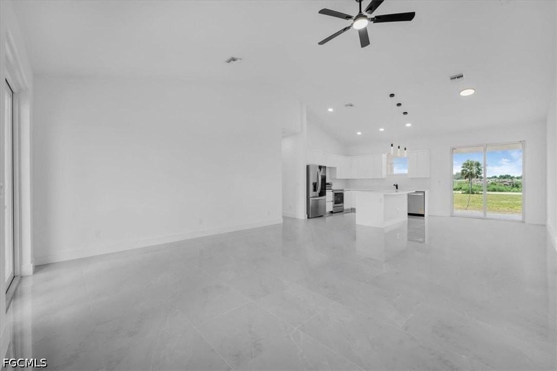 3812 Nw 38th St - Photo 5 of 40