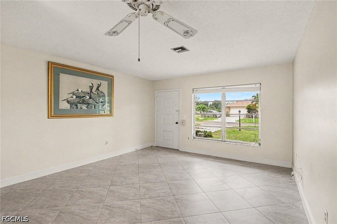 5403 Baylor Ln - Photo 3 of 15