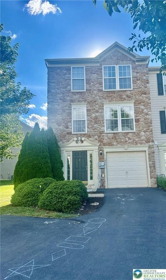 1051 Sparrow Way - Photo 2 of 28