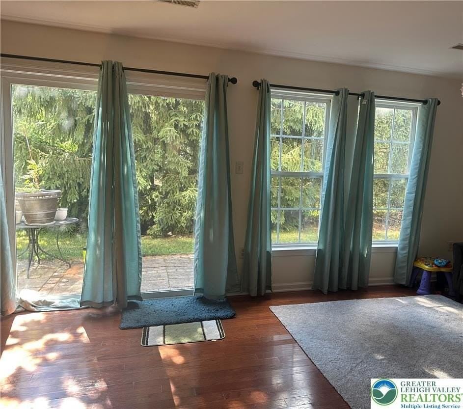1051 Sparrow Way - Photo 4 of 28