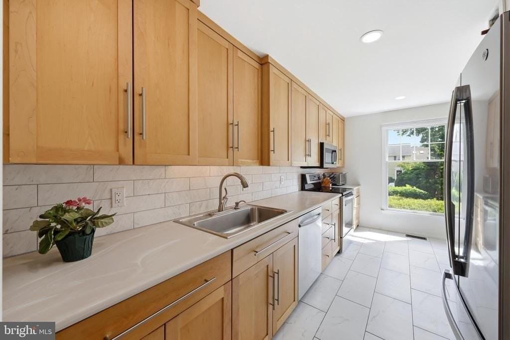 633 E Main St #B2 - Photo 5 of 26