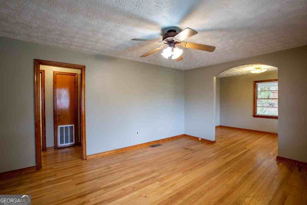 133 Nelson St #B - Photo 6 of 21
