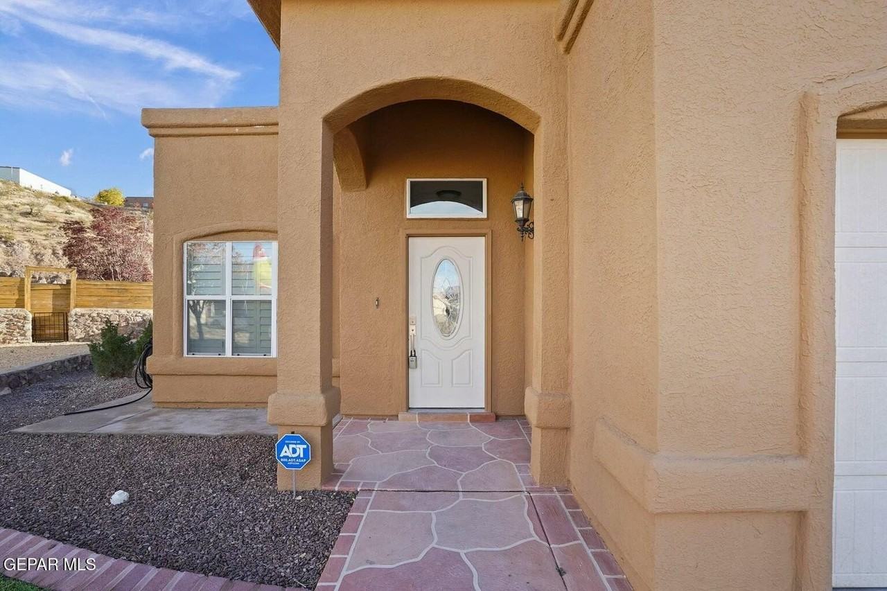 1451 Senda Del Sol - Photo 4 of 29