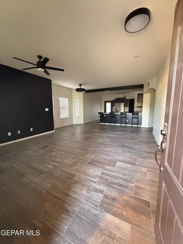 14270 Richard Wiles Ave - Photo 4 of 50