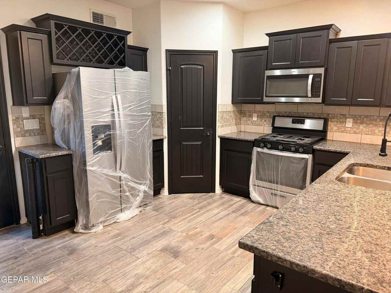 14270 Richard Wiles Ave - Photo 7 of 50