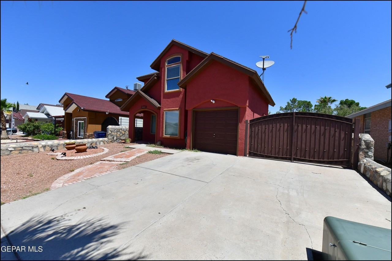 12121 Tower Hill Dr - Photo 3 of 41