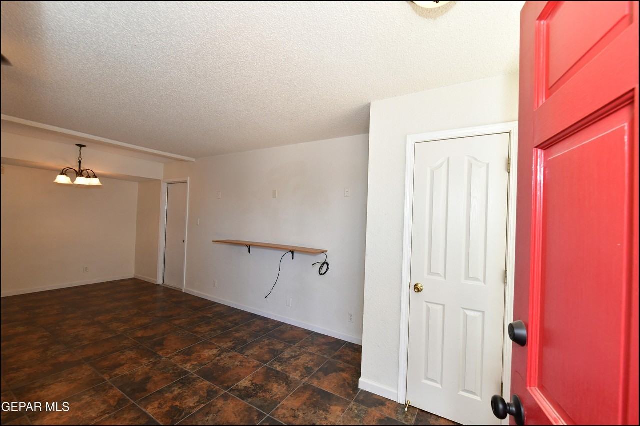 12121 Tower Hill Dr - Photo 6 of 41