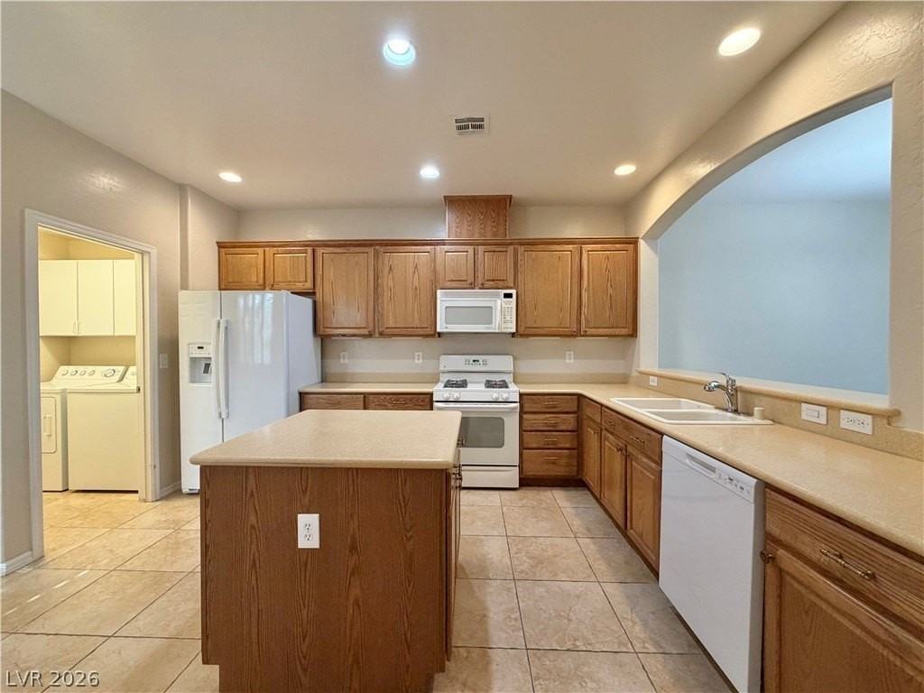 7421 Ravines Ave - Photo 5 of 15