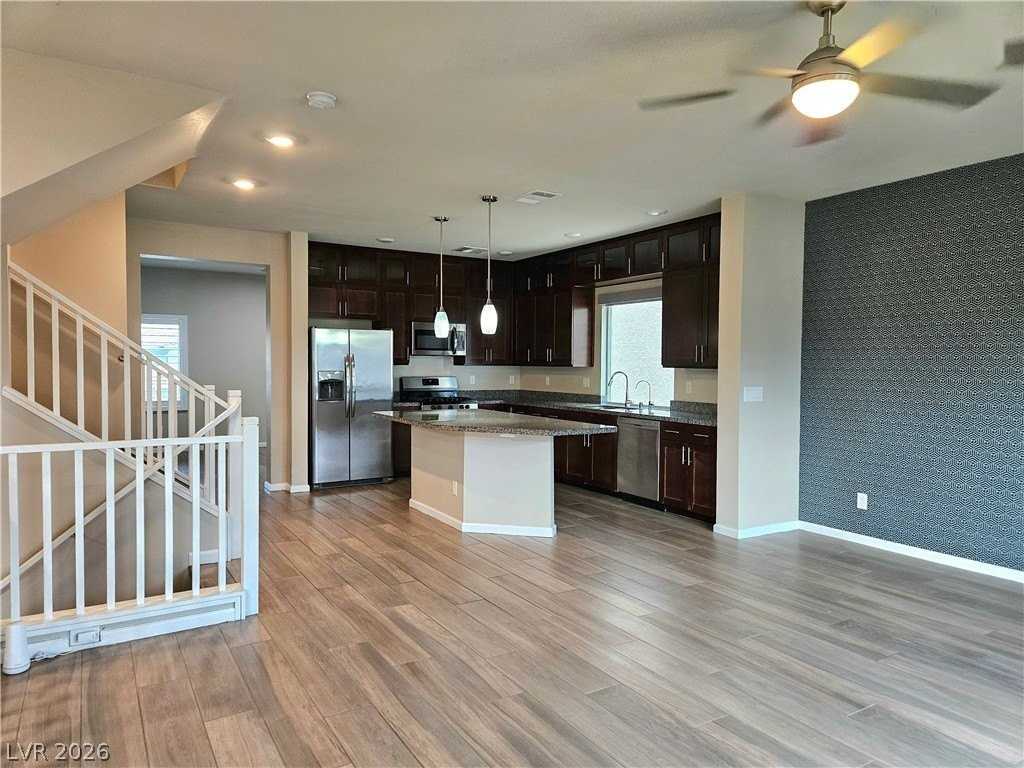 8016 Carpenter Creek Ave - Photo 4 of 33