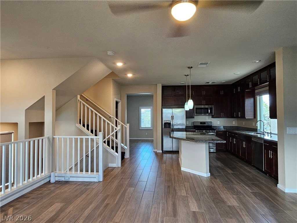 8016 Carpenter Creek Ave - Photo 5 of 33