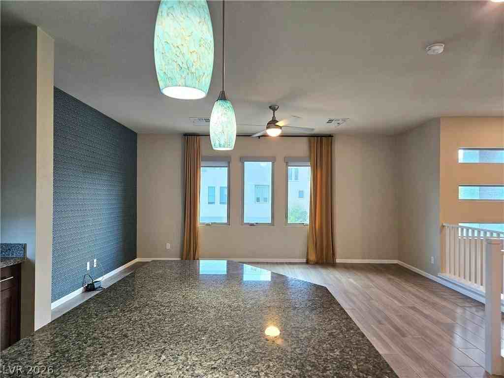 8016 Carpenter Creek Ave - Photo 6 of 33