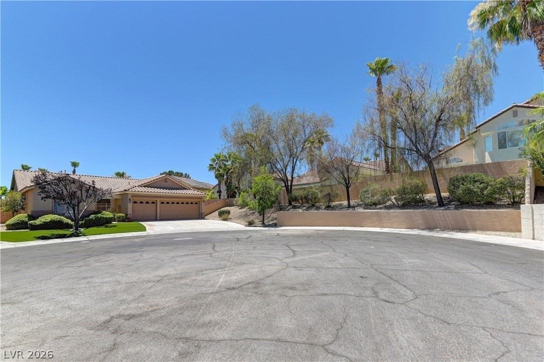 8437 Willowleaf Ct - Photo 3 of 47