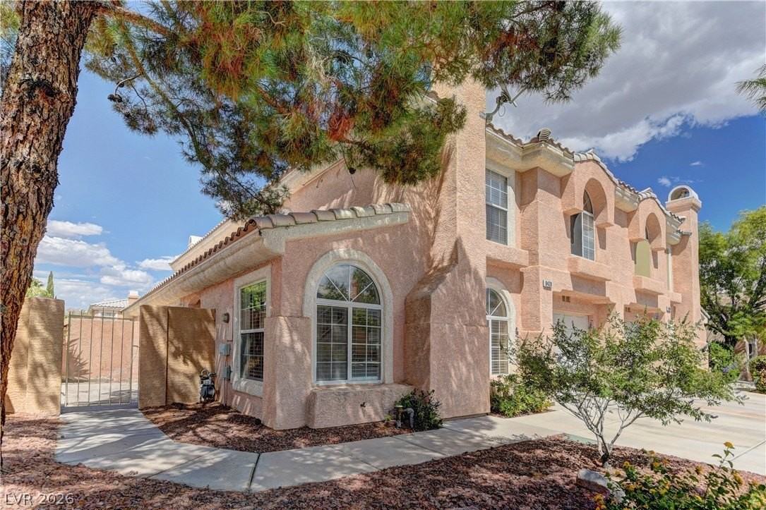 8428 Majestic View Ave - Photo 2 of 35