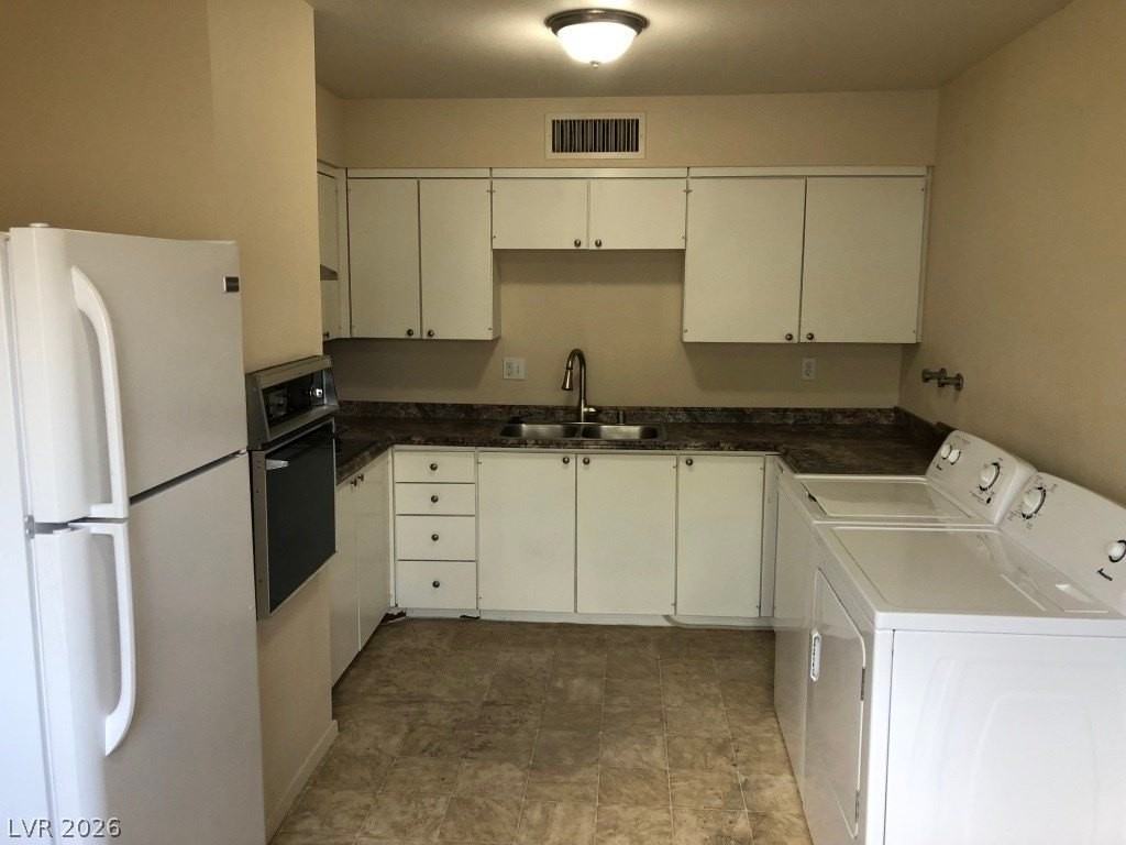 350 E Desert Inn Rd #H201 - Photo 5 of 16