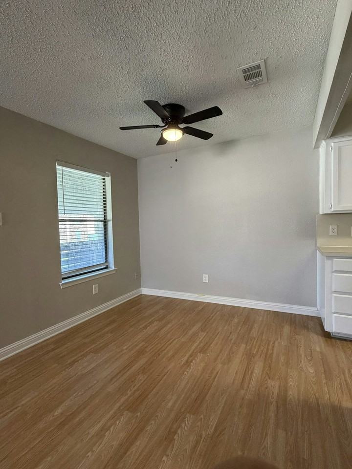 816 Betty Court, Unit B - Photo 3 of 17