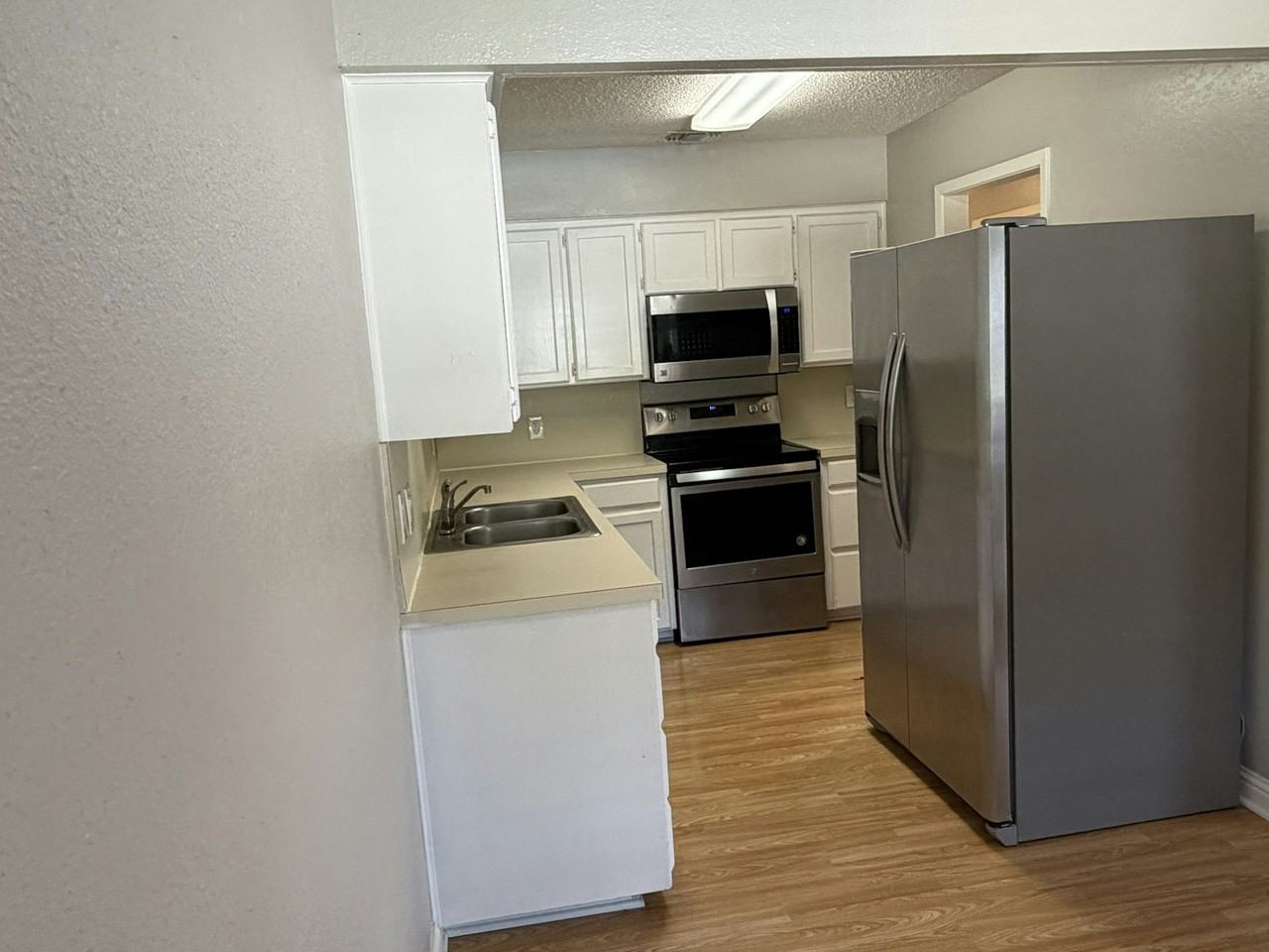 816 Betty Court, Unit B - Photo 4 of 17