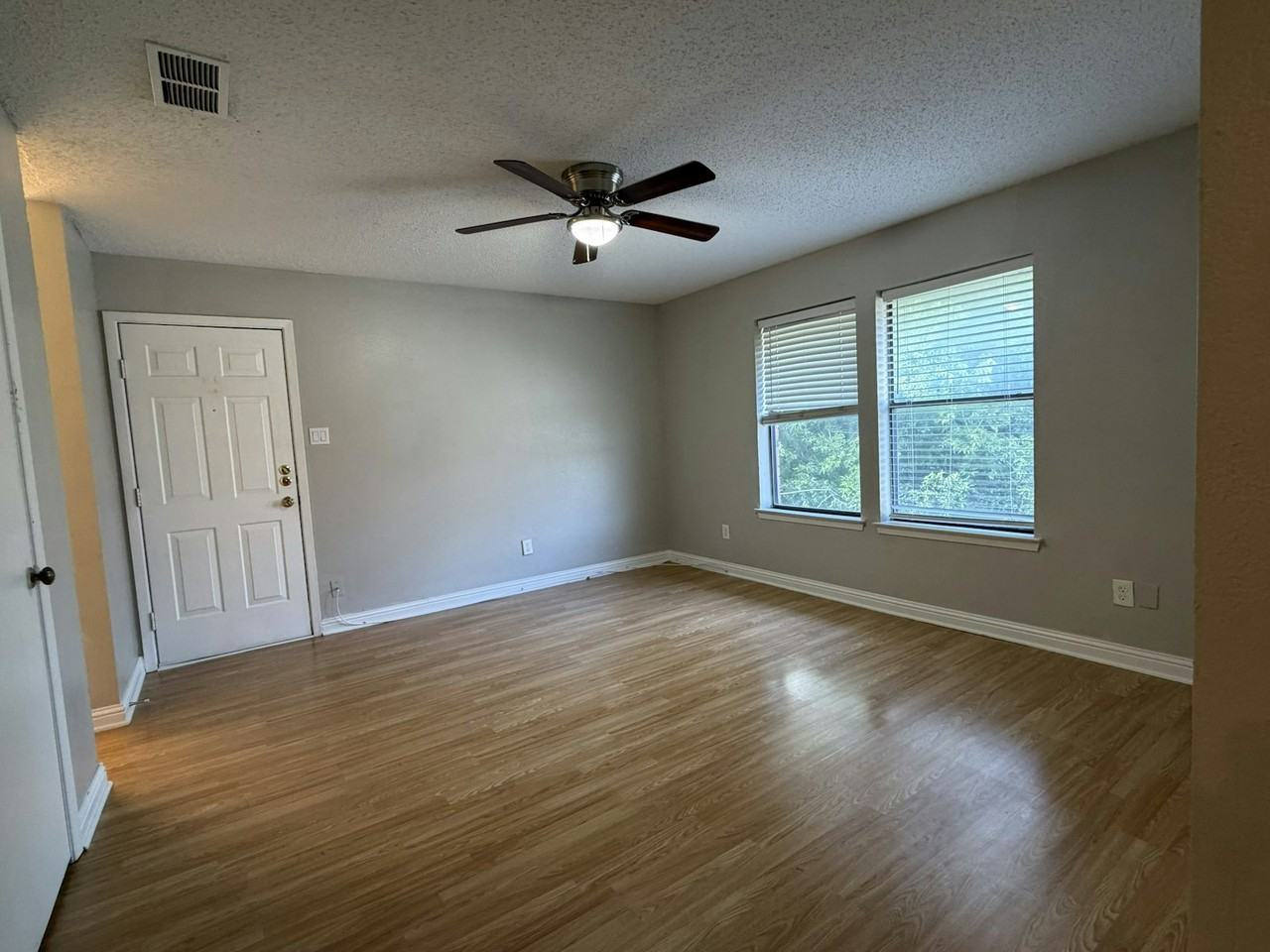 816 Betty Court, Unit B - Photo 7 of 17