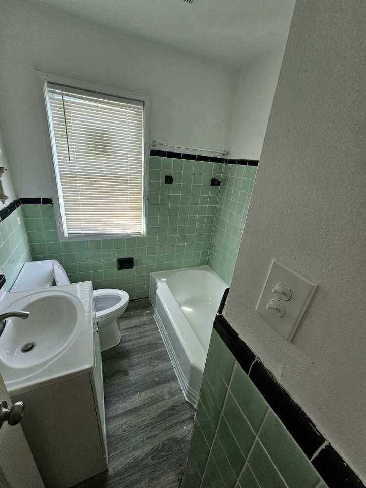 16092 Coram St - Photo 3 of 10