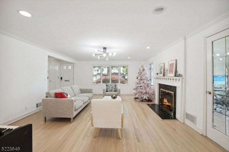 24 Thackeray Dr - Photo 7 of 39