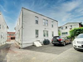 featured image of 143 Huntington Ter #2R