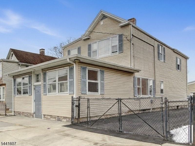 27 Honiss St #2 - Photo 2 of 4