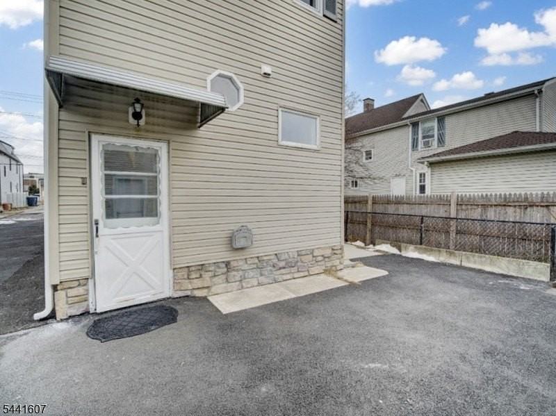 27 Honiss St #2 - Photo 4 of 4